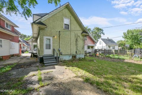 Tiny photo for 303 Hillwood Drive, Toledo, OH 43608 (MLS # 10009400)