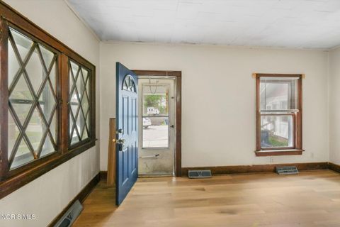 Tiny photo for 303 Hillwood Drive, Toledo, OH 43608 (MLS # 10009400)
