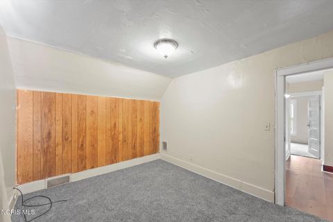 Tiny photo for 303 Hillwood Drive, Toledo, OH 43608 (MLS # 10009400)