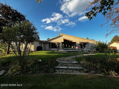 Tiny photo for 229 Lakeview Drive, Bryan, OH 43506 (MLS # 10000305)