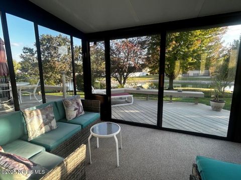 Tiny photo for 229 Lakeview Drive, Bryan, OH 43506 (MLS # 10000305)