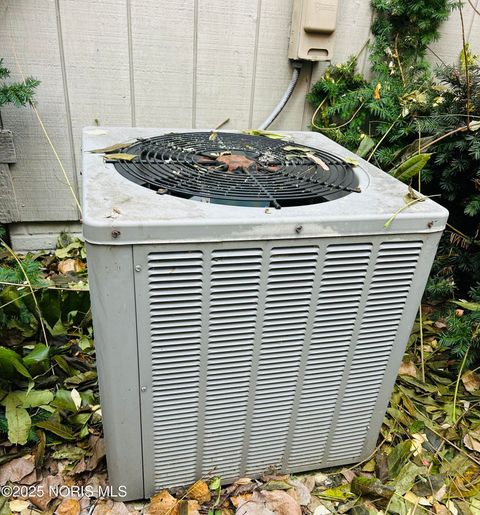 Tiny photo for 6843 Kristi Lynne Lane, Toledo, OH 43617 (MLS # 10001782)