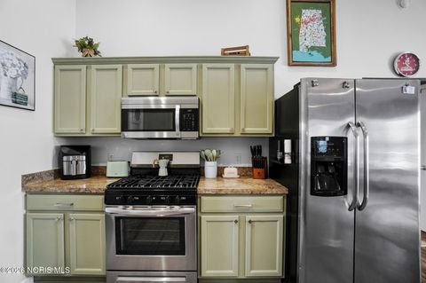 Tiny photo for 155 N Stadium Road, Oregon, OH 43616 (MLS # 10003937)