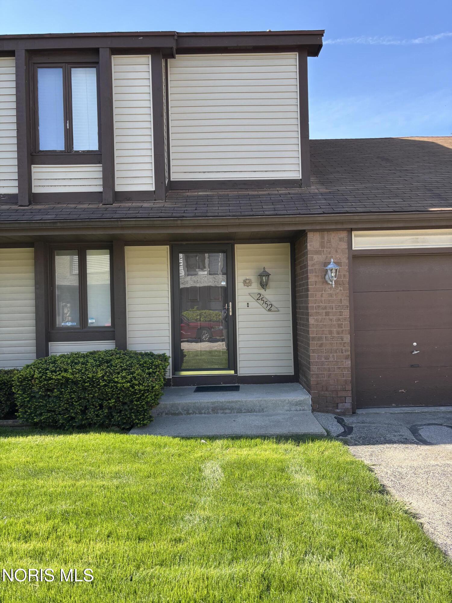 2552 Plum Leaf Lane