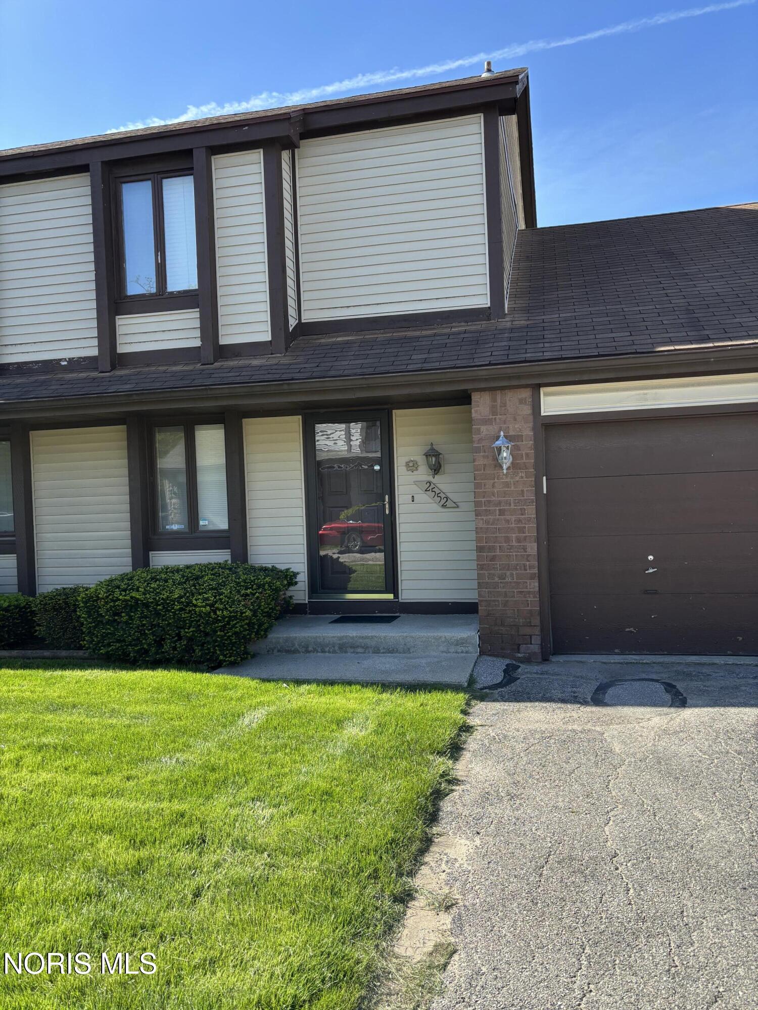 2552 Plum Leaf Lane