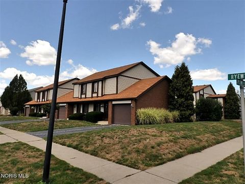 Photo of 2552 Plum Leaf Lane, Toledo, OH 43614 (MLS # 10007162)