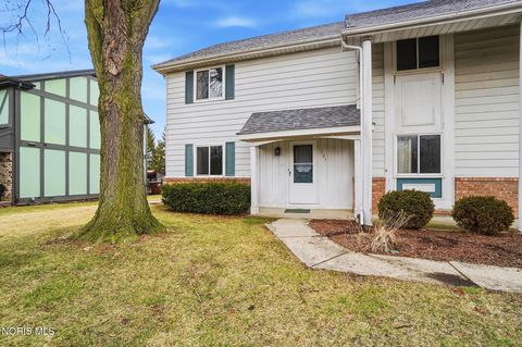 Photo of 357 Wrexham Lane #101, Maumee, OH 43537 (MLS # 10004357)