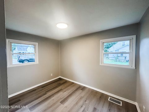 Tiny photo for 3250 Brock Drive, Toledo, OH 43613 (MLS # 10000476)