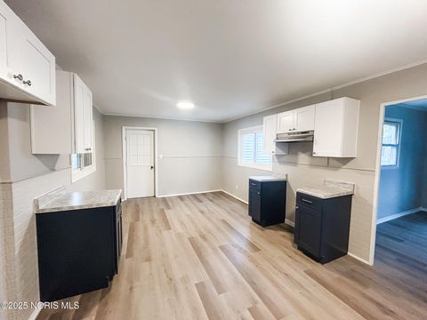 Tiny photo for 3250 Brock Drive, Toledo, OH 43613 (MLS # 10000476)