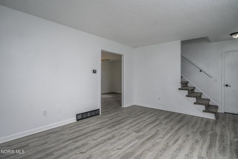 Tiny photo for 56 Easthampton Drive, Oregon, OH 43616 (MLS # 10005035)