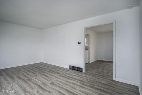 Tiny photo for 56 Easthampton Drive, Oregon, OH 43616 (MLS # 10005035)