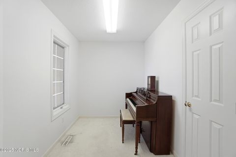 Tiny photo for 151 Willowood Circle, Bowling Green, OH 43402 (MLS # 10001752)