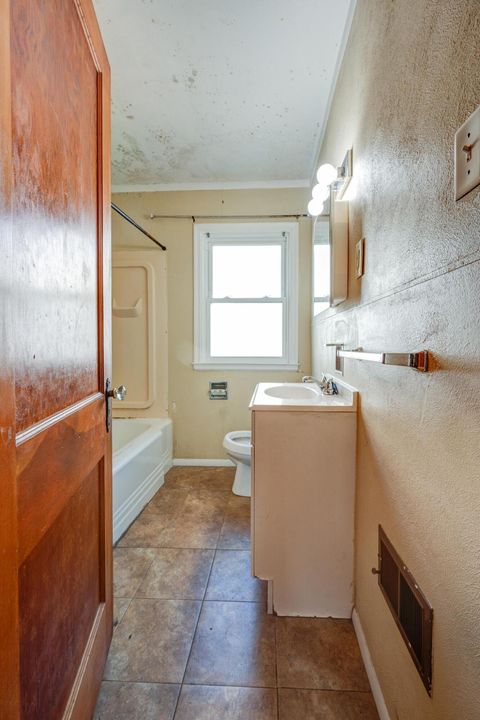 Tiny photo for 110 Pasadena Boulevard, Toledo, OH 43612 (MLS # 10000009)