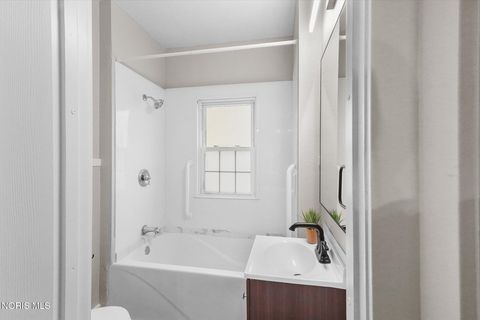 Tiny photo for 2659 Oak Grove Place, Toledo, OH 43613 (MLS # 10005501)