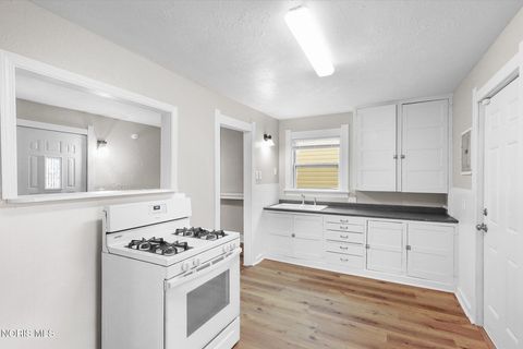 Tiny photo for 2659 Oak Grove Place, Toledo, OH 43613 (MLS # 10005501)