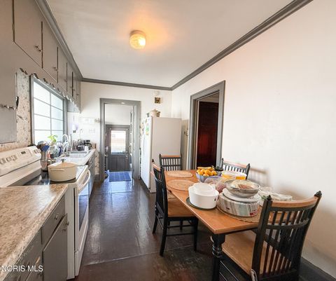 Tiny photo for 2520 Robinwood Avenue, Toledo, OH 43610 (MLS # 10004701)