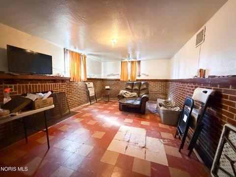 Tiny photo for 2520 Robinwood Avenue, Toledo, OH 43610 (MLS # 10004701)