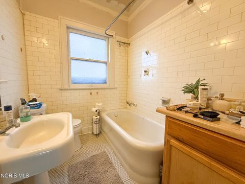 Tiny photo for 2520 Robinwood Avenue, Toledo, OH 43610 (MLS # 10004701)