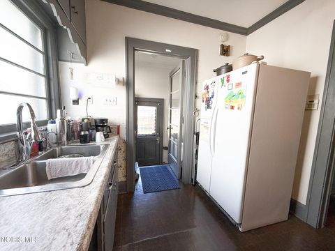 Tiny photo for 2520 Robinwood Avenue, Toledo, OH 43610 (MLS # 10004701)