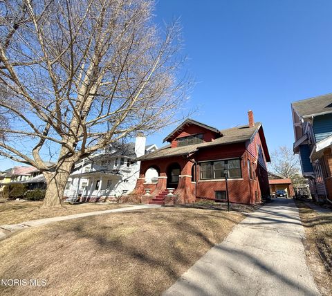 Tiny photo for 2520 Robinwood Avenue, Toledo, OH 43610 (MLS # 10004701)