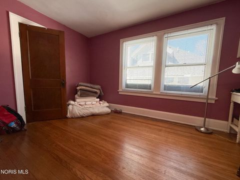 Tiny photo for 2520 Robinwood Avenue, Toledo, OH 43610 (MLS # 10004701)