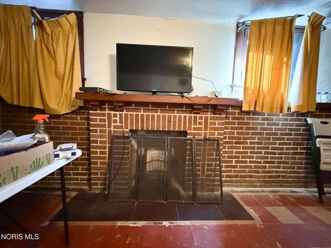 Tiny photo for 2520 Robinwood Avenue, Toledo, OH 43610 (MLS # 10004701)