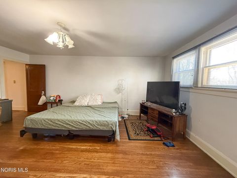 Tiny photo for 2520 Robinwood Avenue, Toledo, OH 43610 (MLS # 10004701)