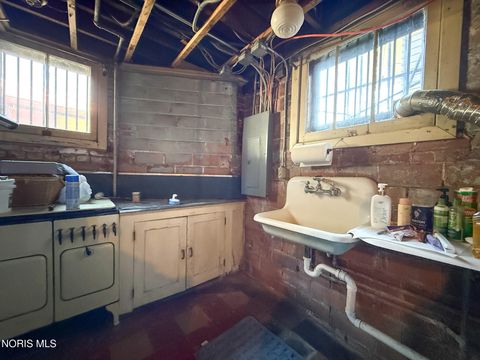 Tiny photo for 2520 Robinwood Avenue, Toledo, OH 43610 (MLS # 10004701)