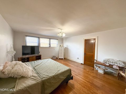 Tiny photo for 2520 Robinwood Avenue, Toledo, OH 43610 (MLS # 10004701)