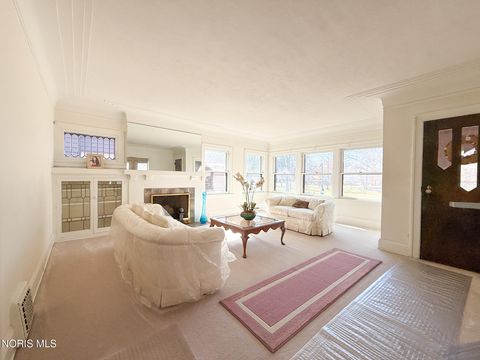 Tiny photo for 2520 Robinwood Avenue, Toledo, OH 43610 (MLS # 10004701)