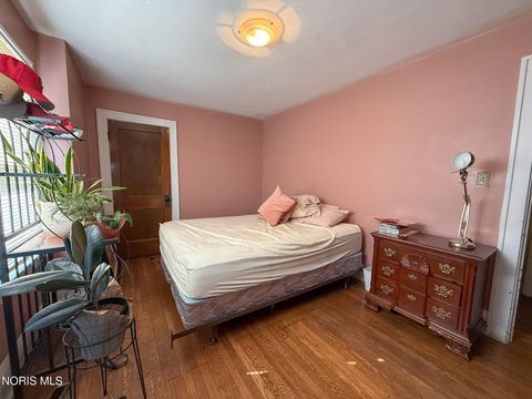 Tiny photo for 2520 Robinwood Avenue, Toledo, OH 43610 (MLS # 10004701)