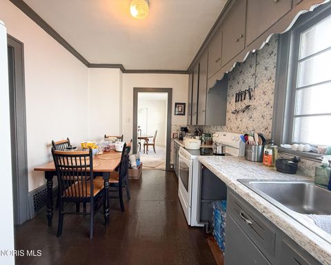 Tiny photo for 2520 Robinwood Avenue, Toledo, OH 43610 (MLS # 10004701)