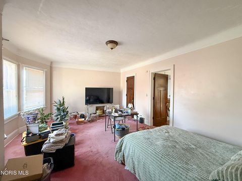 Tiny photo for 2520 Robinwood Avenue, Toledo, OH 43610 (MLS # 10004701)