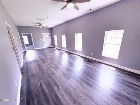 Tiny photo for 832 Bartley Place, Toledo, OH 43609 (MLS # 10009284)