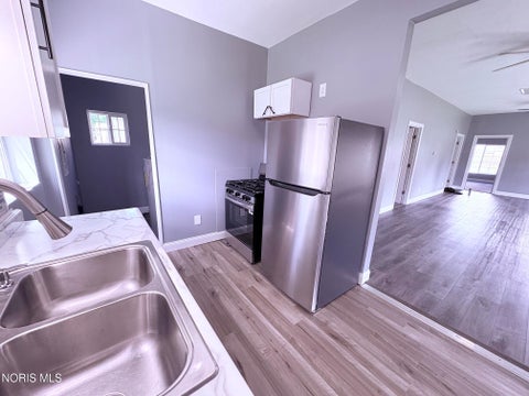 Tiny photo for 832 Bartley Place, Toledo, OH 43609 (MLS # 10009284)