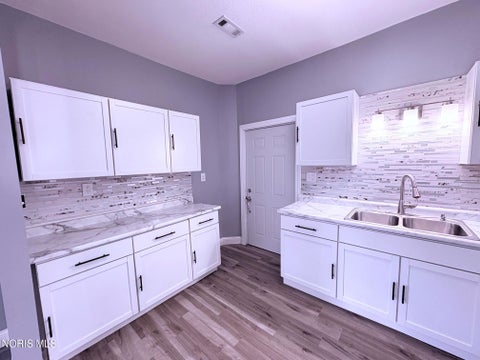 Tiny photo for 832 Bartley Place, Toledo, OH 43609 (MLS # 10009284)