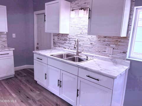 Tiny photo for 832 Bartley Place, Toledo, OH 43609 (MLS # 10009284)
