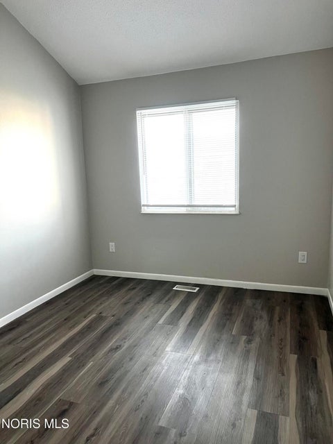 Tiny photo for 2516 W Village Drive, Toledo, OH 43614 (MLS # 10010881)