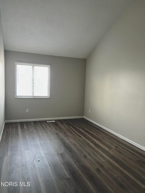 Tiny photo for 2516 W Village Drive, Toledo, OH 43614 (MLS # 10010881)