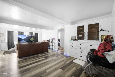 Tiny photo for 1466 Sunshine Street, Oregon, OH 43616 (MLS # 10004530)