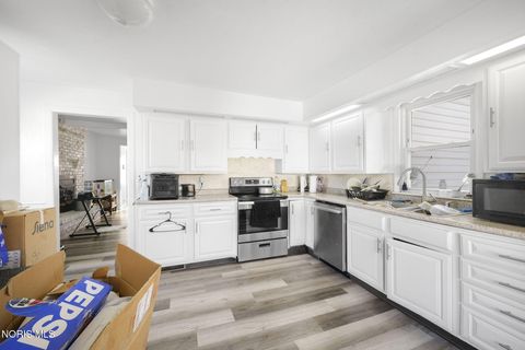 Tiny photo for 1466 Sunshine Street, Oregon, OH 43616 (MLS # 10004530)