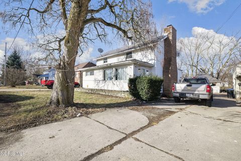 Photo of 1466 Sunshine Street, Oregon, OH 43616 (MLS # 10004530)