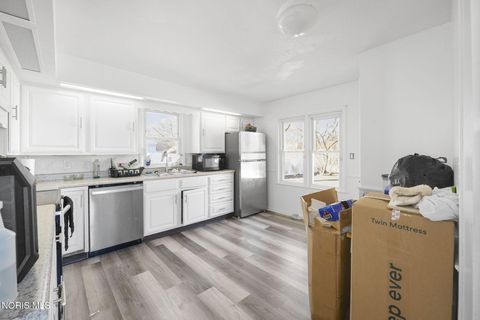 Tiny photo for 1466 Sunshine Street, Oregon, OH 43616 (MLS # 10004530)