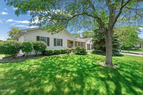 Photo of 823 Nutmeg Lane, Findlay, OH 45840 (MLS # 10008484)