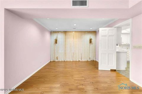 Tiny photo for 4343 W Bancroft Street #4g, Ottawa Hills, OH 43615 (MLS # 10001656)