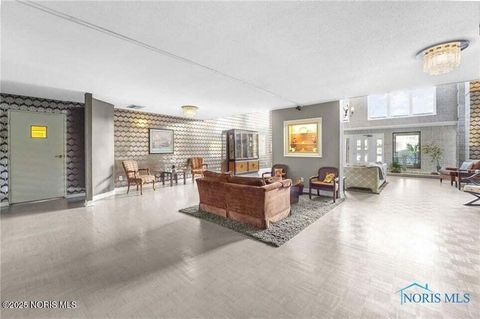 Tiny photo for 4343 W Bancroft Street #4g, Ottawa Hills, OH 43615 (MLS # 10001656)