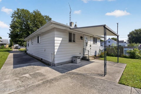 Tiny photo for 1139 Olson Street, Toledo, OH 43612 (MLS # 10013069)