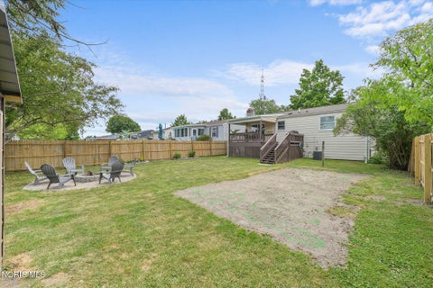 Tiny photo for 1951 Grimes Golden Drive, Toledo, OH 43611 (MLS # 10008960)