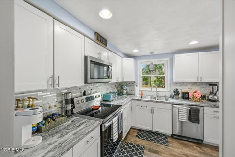Tiny photo for 1951 Grimes Golden Drive, Toledo, OH 43611 (MLS # 10008960)