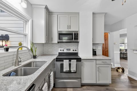 Tiny photo for 914 Michigan Avenue, Waterville, OH 43566 (MLS # 10008083)